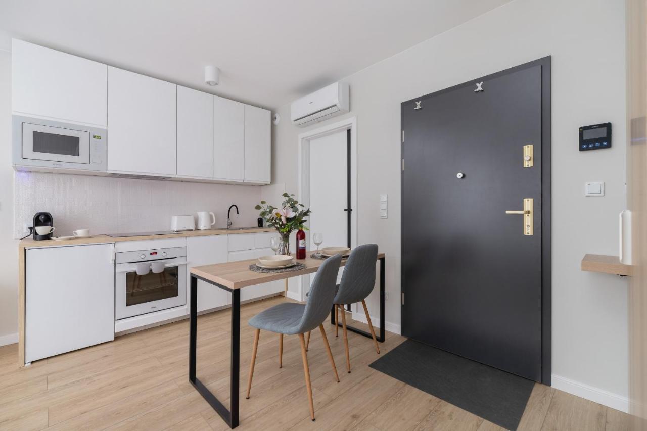 City Studio With Ac Czarnowiejska By Renters Krakow Ngoại thất bức ảnh