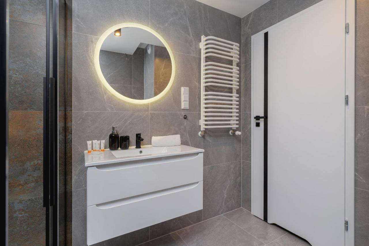 City Studio With Ac Czarnowiejska By Renters Krakow Ngoại thất bức ảnh