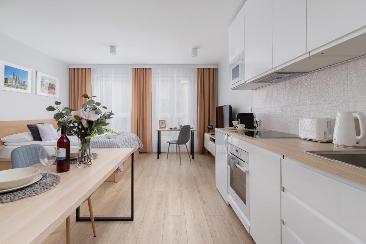 City Studio With Ac Czarnowiejska By Renters Krakow Ngoại thất bức ảnh