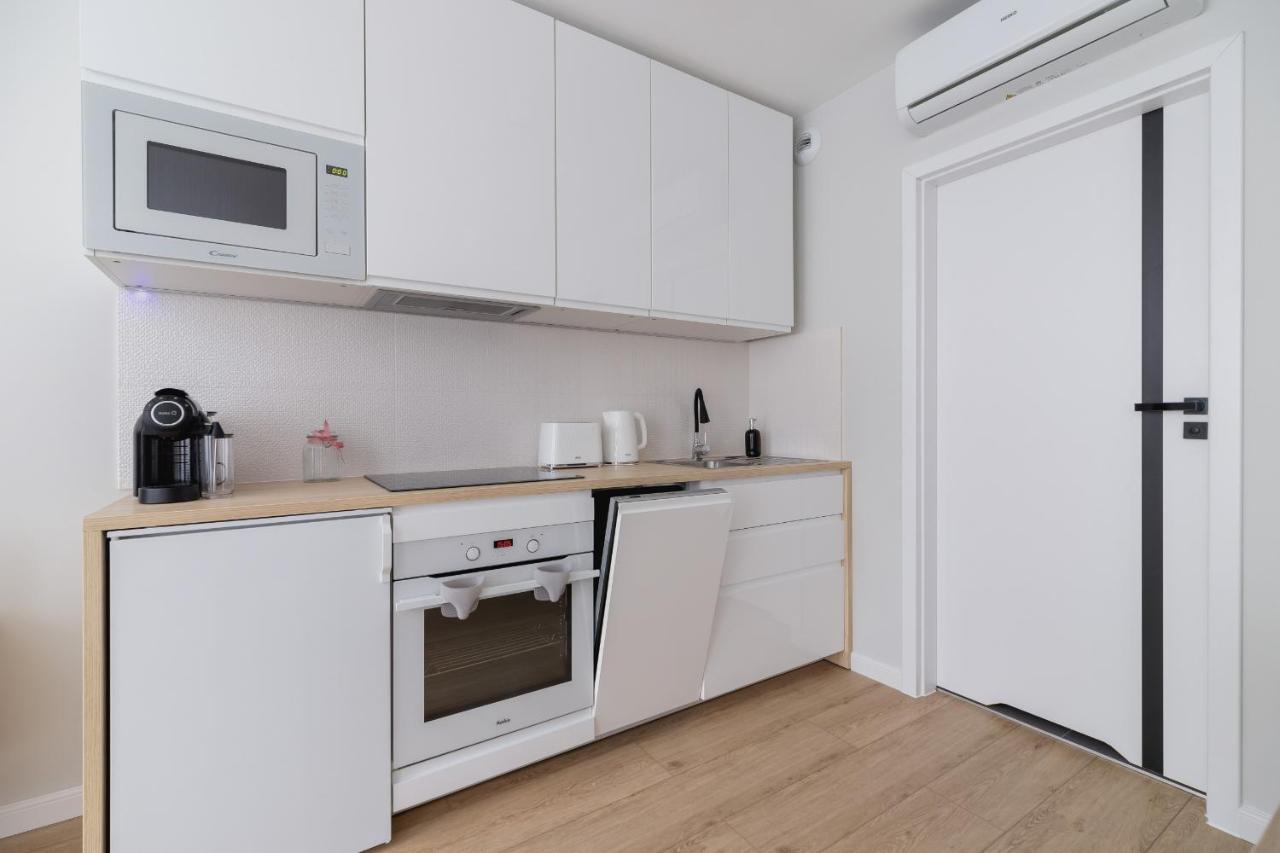 City Studio With Ac Czarnowiejska By Renters Krakow Ngoại thất bức ảnh