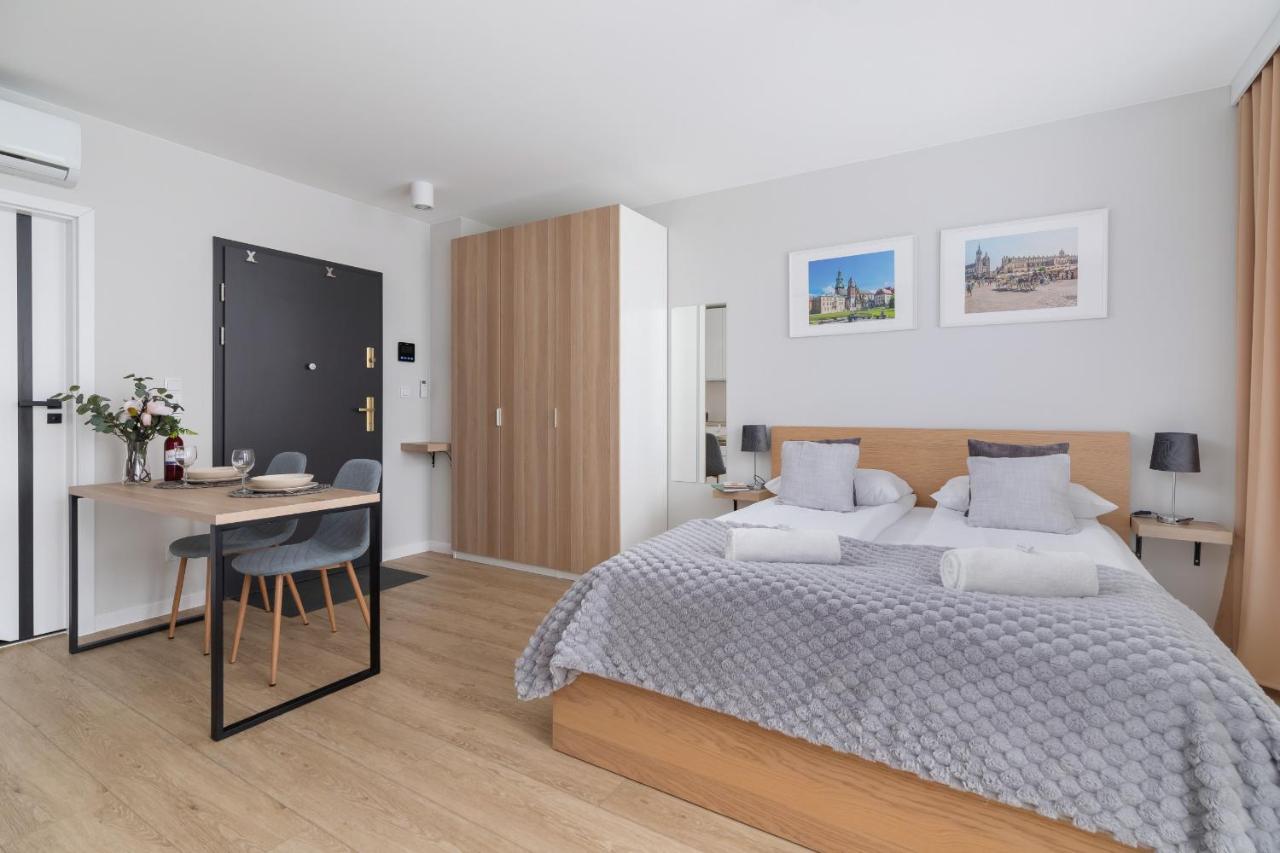 City Studio With Ac Czarnowiejska By Renters Krakow Ngoại thất bức ảnh