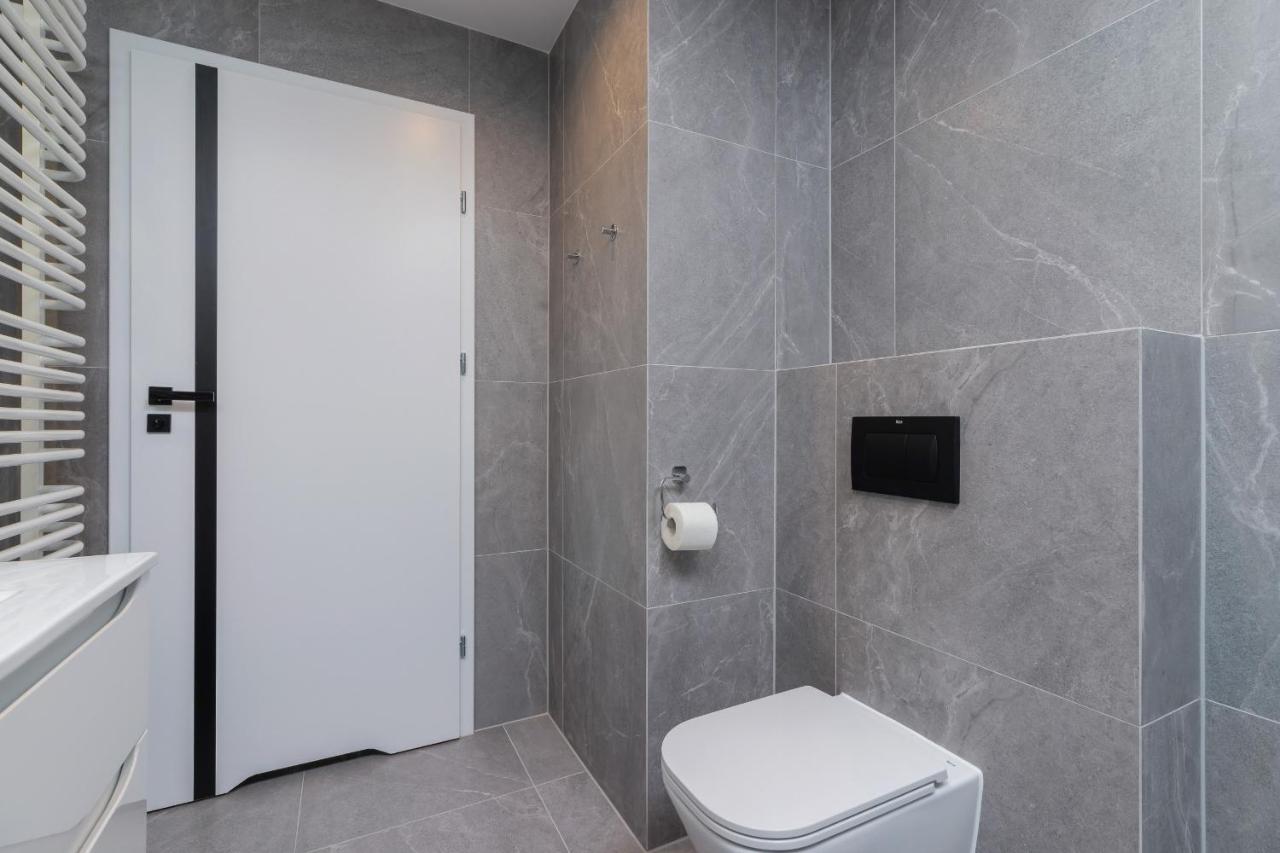 City Studio With Ac Czarnowiejska By Renters Krakow Ngoại thất bức ảnh