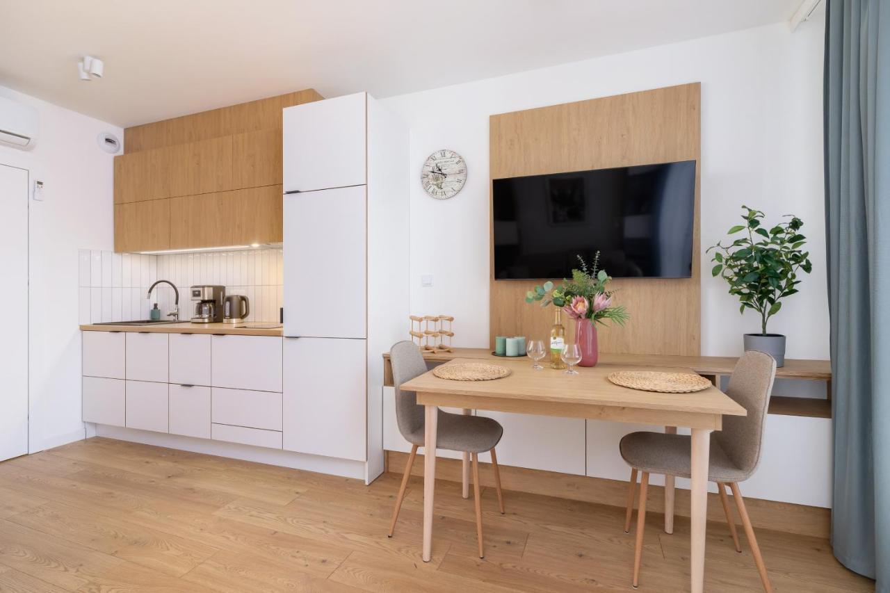 City Studio With Ac Czarnowiejska By Renters Krakow Ngoại thất bức ảnh