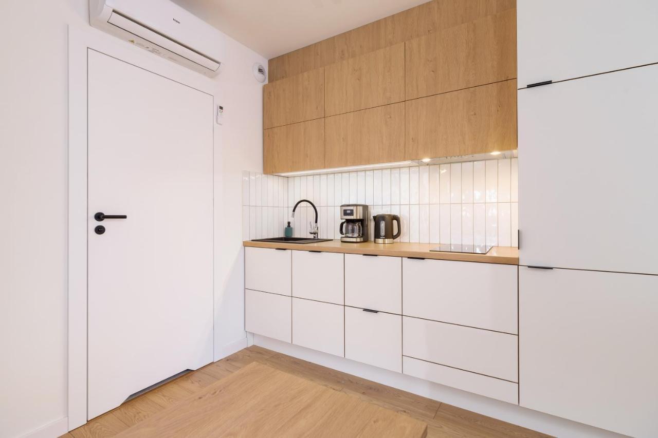 City Studio With Ac Czarnowiejska By Renters Krakow Ngoại thất bức ảnh