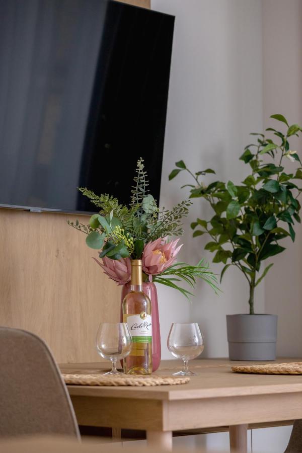 City Studio With Ac Czarnowiejska By Renters Krakow Ngoại thất bức ảnh