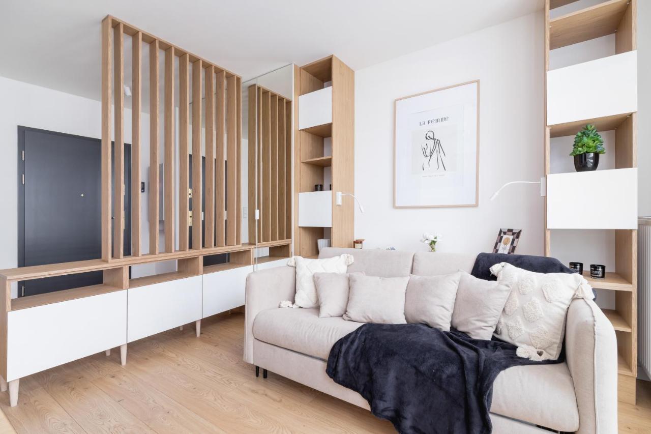 City Studio With Ac Czarnowiejska By Renters Krakow Ngoại thất bức ảnh