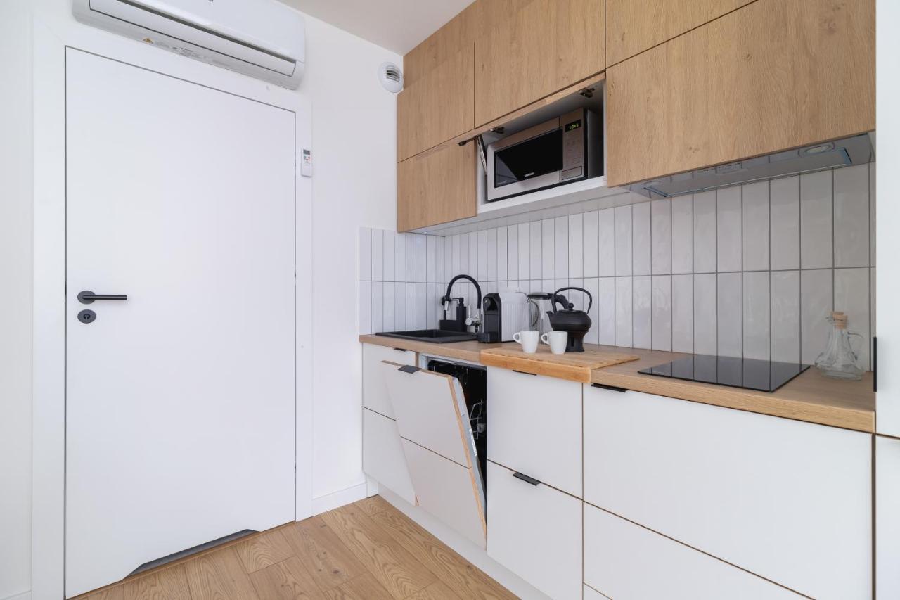 City Studio With Ac Czarnowiejska By Renters Krakow Ngoại thất bức ảnh