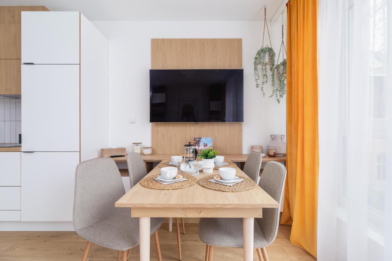 City Studio With Ac Czarnowiejska By Renters Krakow Ngoại thất bức ảnh
