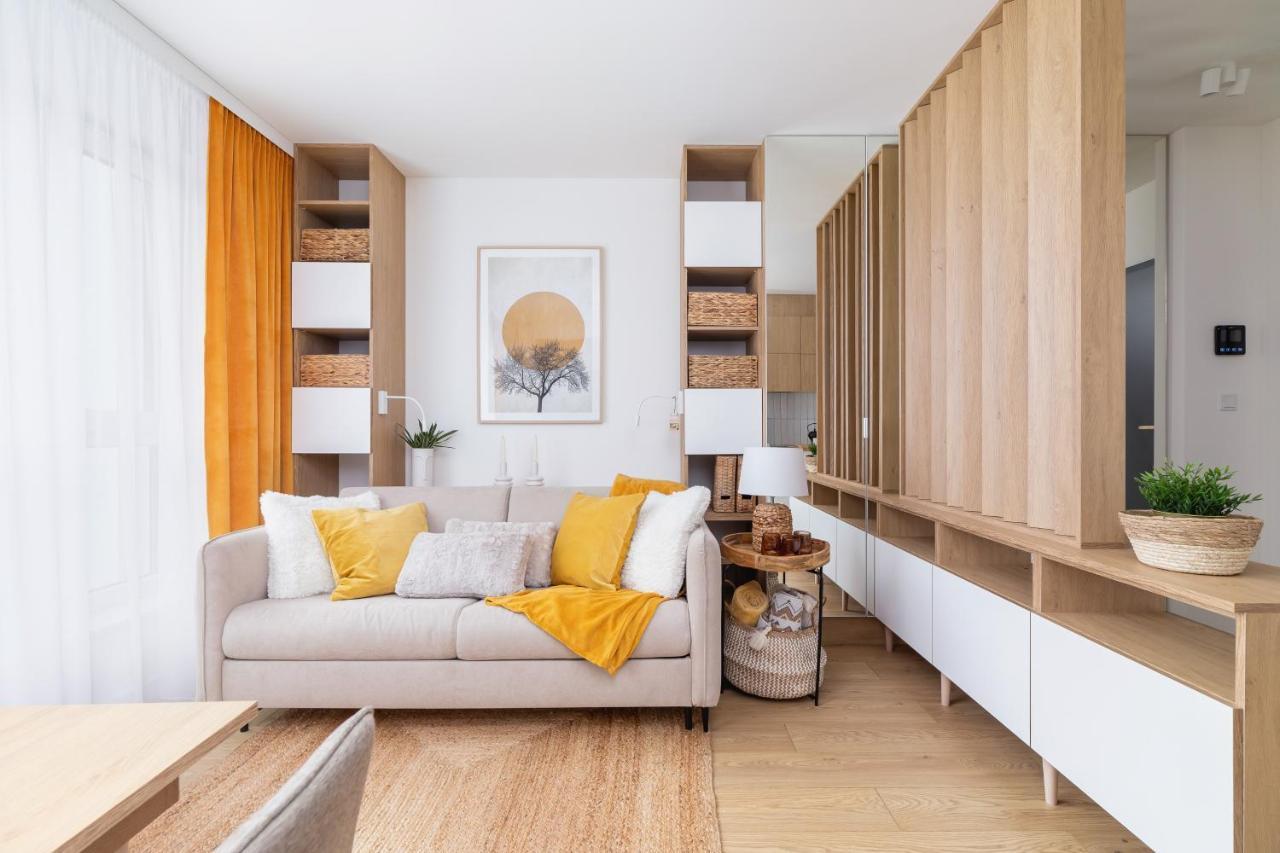 City Studio With Ac Czarnowiejska By Renters Krakow Ngoại thất bức ảnh