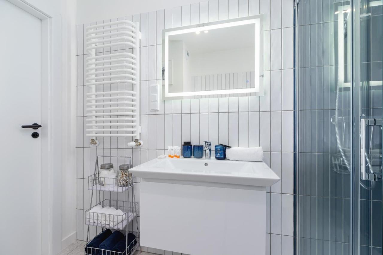 City Studio With Ac Czarnowiejska By Renters Krakow Ngoại thất bức ảnh