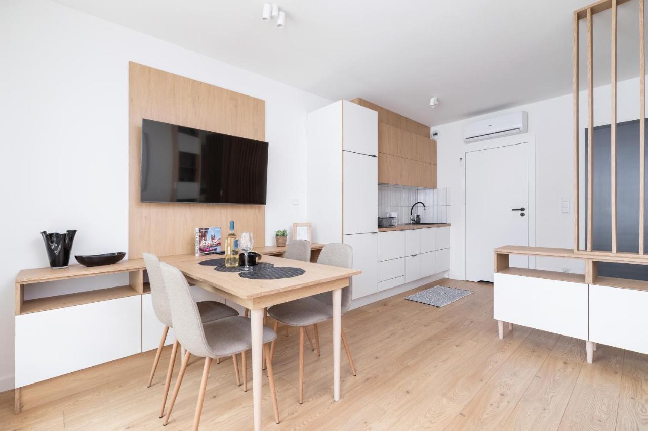 City Studio With Ac Czarnowiejska By Renters Krakow Ngoại thất bức ảnh