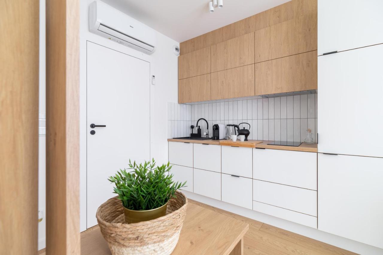 City Studio With Ac Czarnowiejska By Renters Krakow Ngoại thất bức ảnh