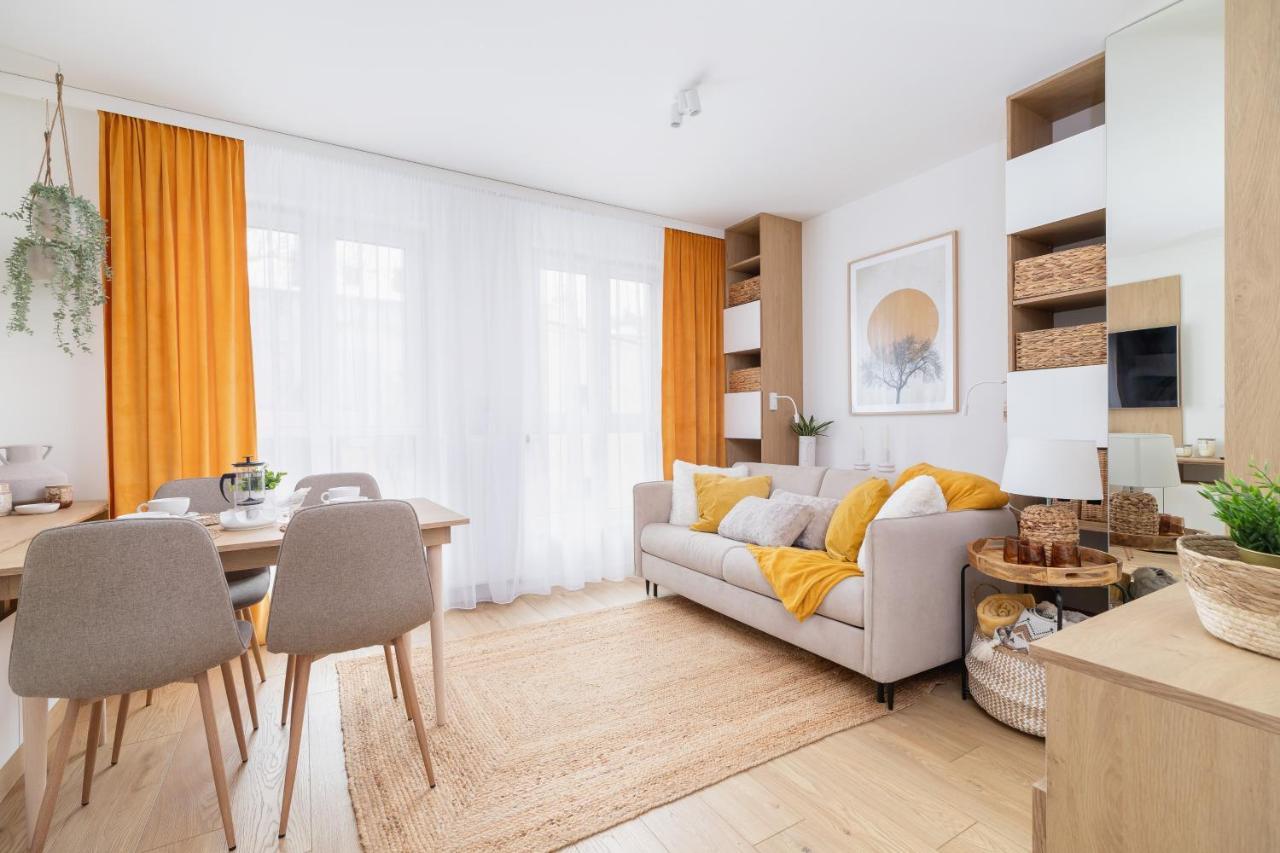 City Studio With Ac Czarnowiejska By Renters Krakow Ngoại thất bức ảnh