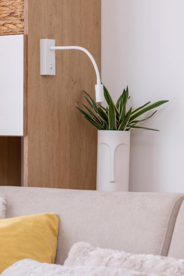 City Studio With Ac Czarnowiejska By Renters Krakow Ngoại thất bức ảnh