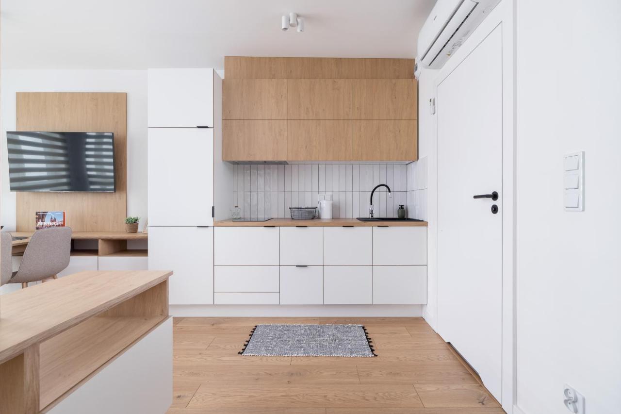 City Studio With Ac Czarnowiejska By Renters Krakow Ngoại thất bức ảnh