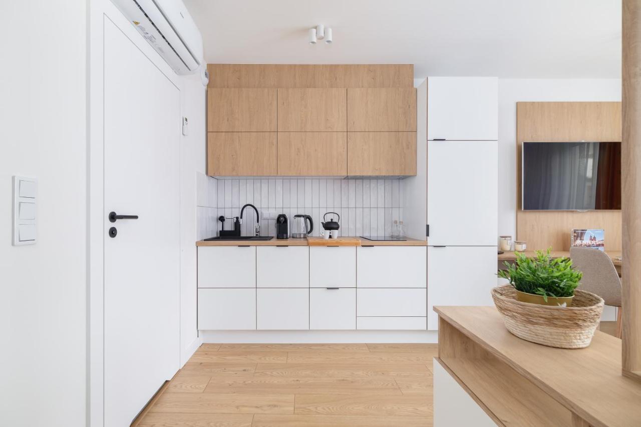 City Studio With Ac Czarnowiejska By Renters Krakow Ngoại thất bức ảnh