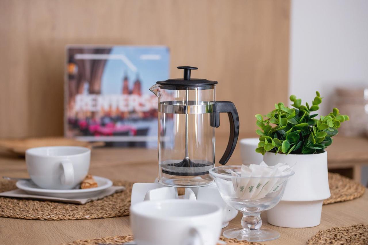 City Studio With Ac Czarnowiejska By Renters Krakow Ngoại thất bức ảnh