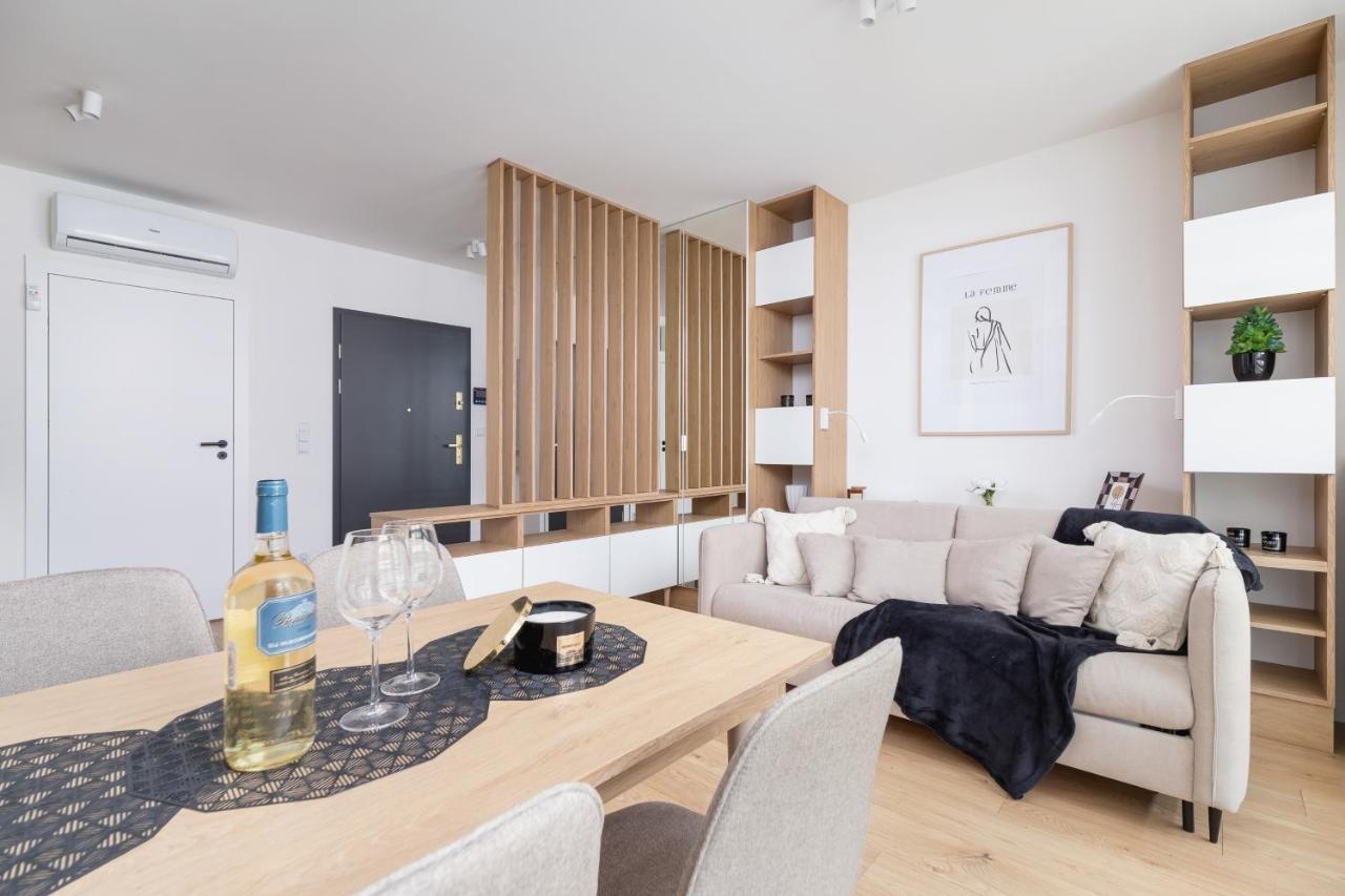 City Studio With Ac Czarnowiejska By Renters Krakow Ngoại thất bức ảnh